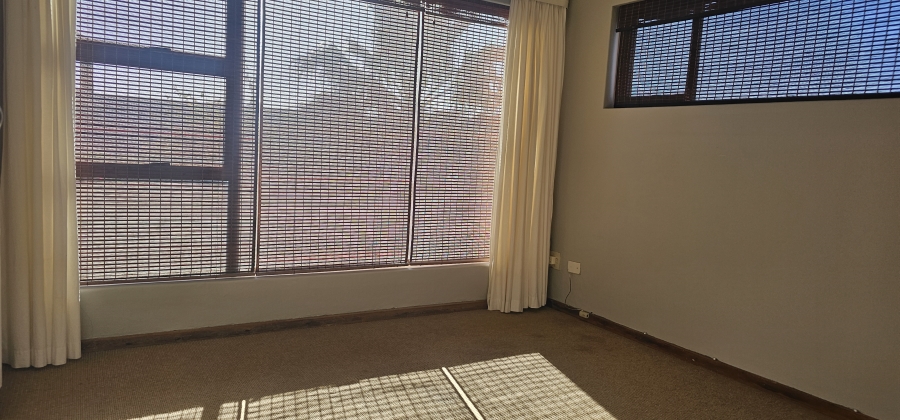 6 Bedroom Property for Sale in Middedorp Western Cape
